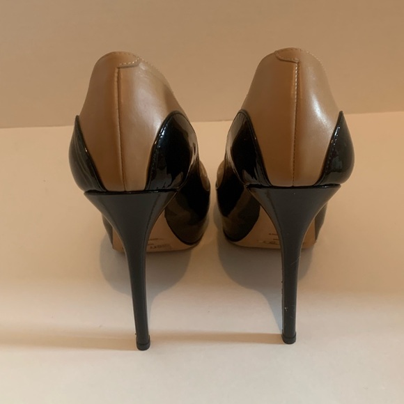 Jimmy Choo Warm Beige Leather and Black Patent Pumps Heels - Picture 5 of 9